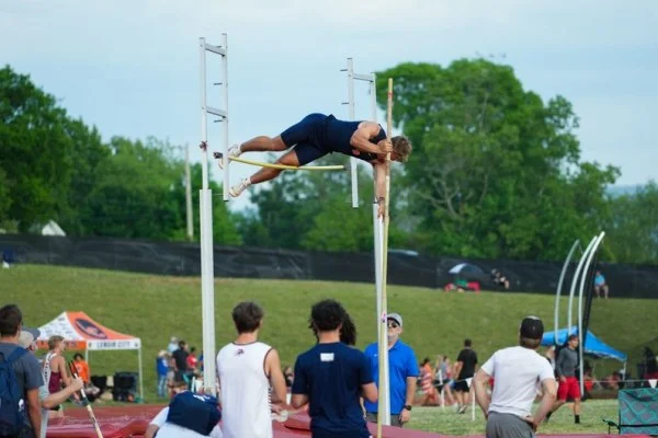 pole vault athlete competition